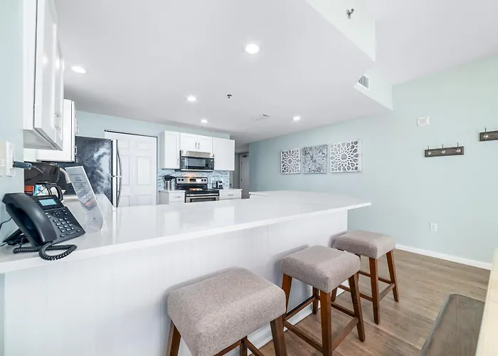 Avalon 810 Beachfront Amazing Views Wrap Around Balcony Amenities Apartment